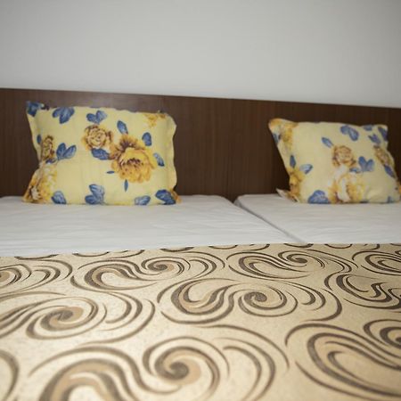 Hostel Ruxandra Focşani 外观 照片