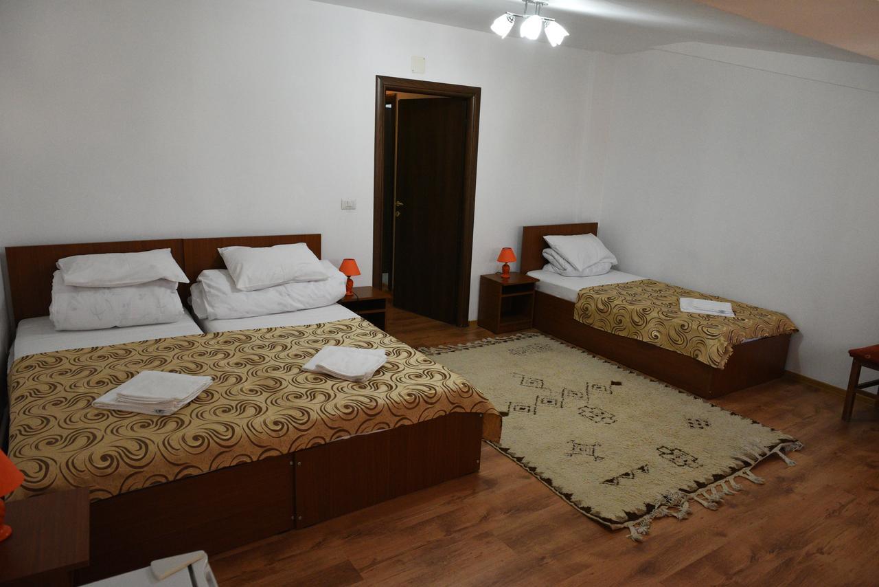 Hostel Ruxandra Focşani 外观 照片